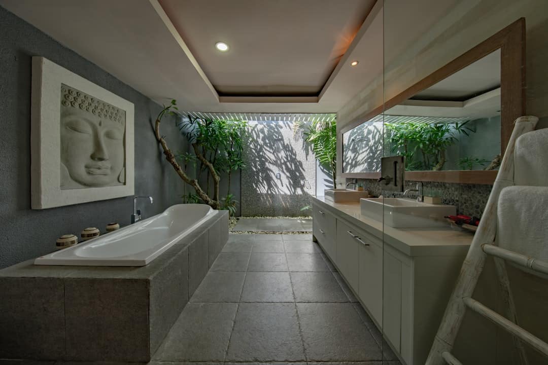 transformez votre salle de bains en un véritable oasis de détente. découvrez des astuces de décoration, des idées de rangement et des conseils bien-être pour créer un espace relaxant et apaisant.